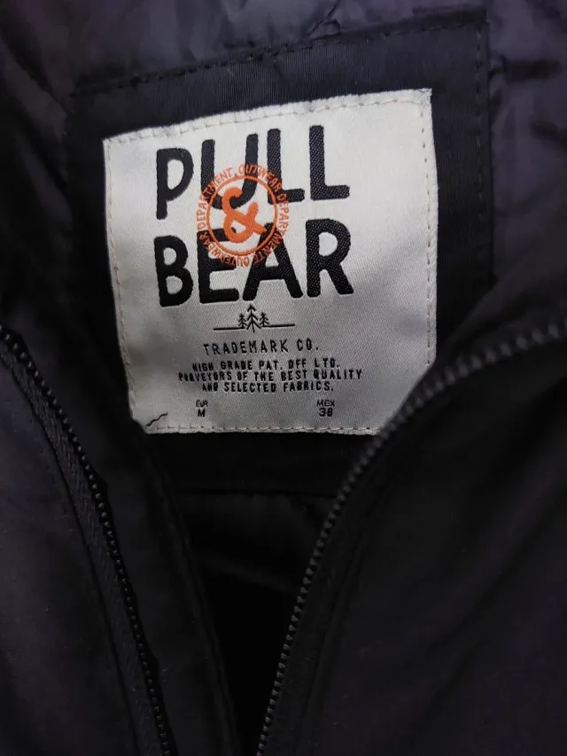 Parka acolchada Pull&Bear negra