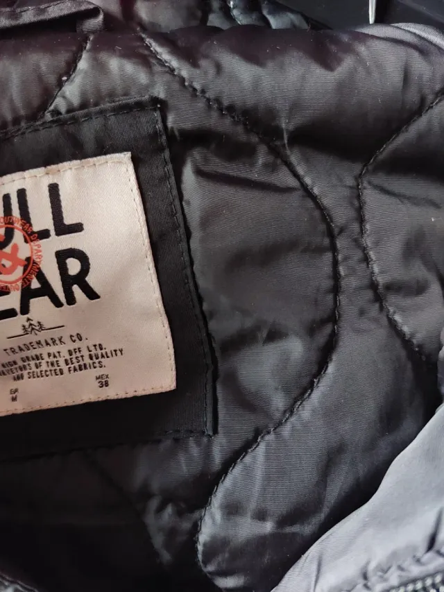 Parka acolchada Pull&Bear negra