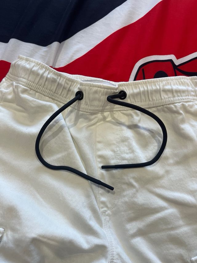 Bershka Pantalones Cargo Cortos Blancos