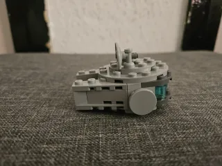 Lego Halcón Milenario Toys "R" Us.