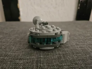 Lego Halcón Milenario Toys "R" Us.