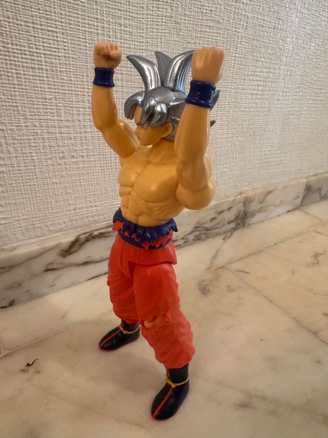 Figura de acción Goku Ultra Instinto
