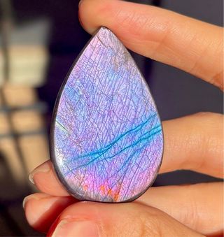 Labradorita morada, cabujón calidad