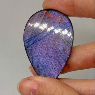 Labradorita morada, cabujón calidad