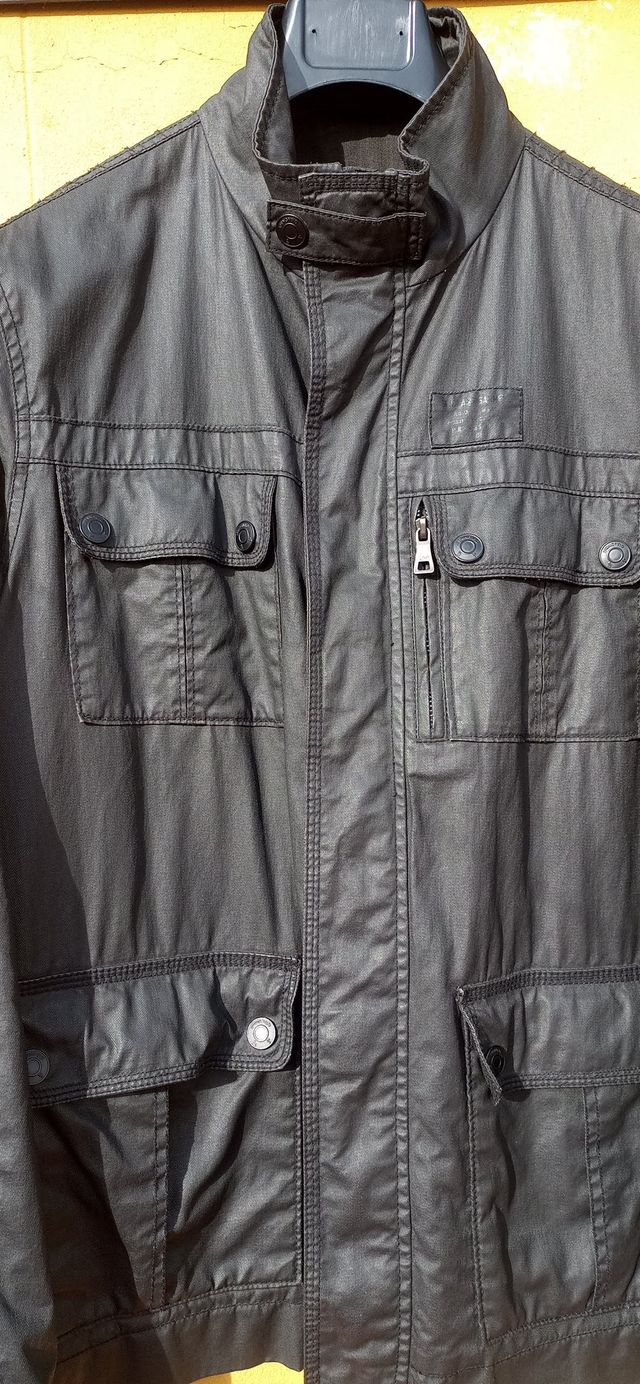 Chaqueta de hombre negra.