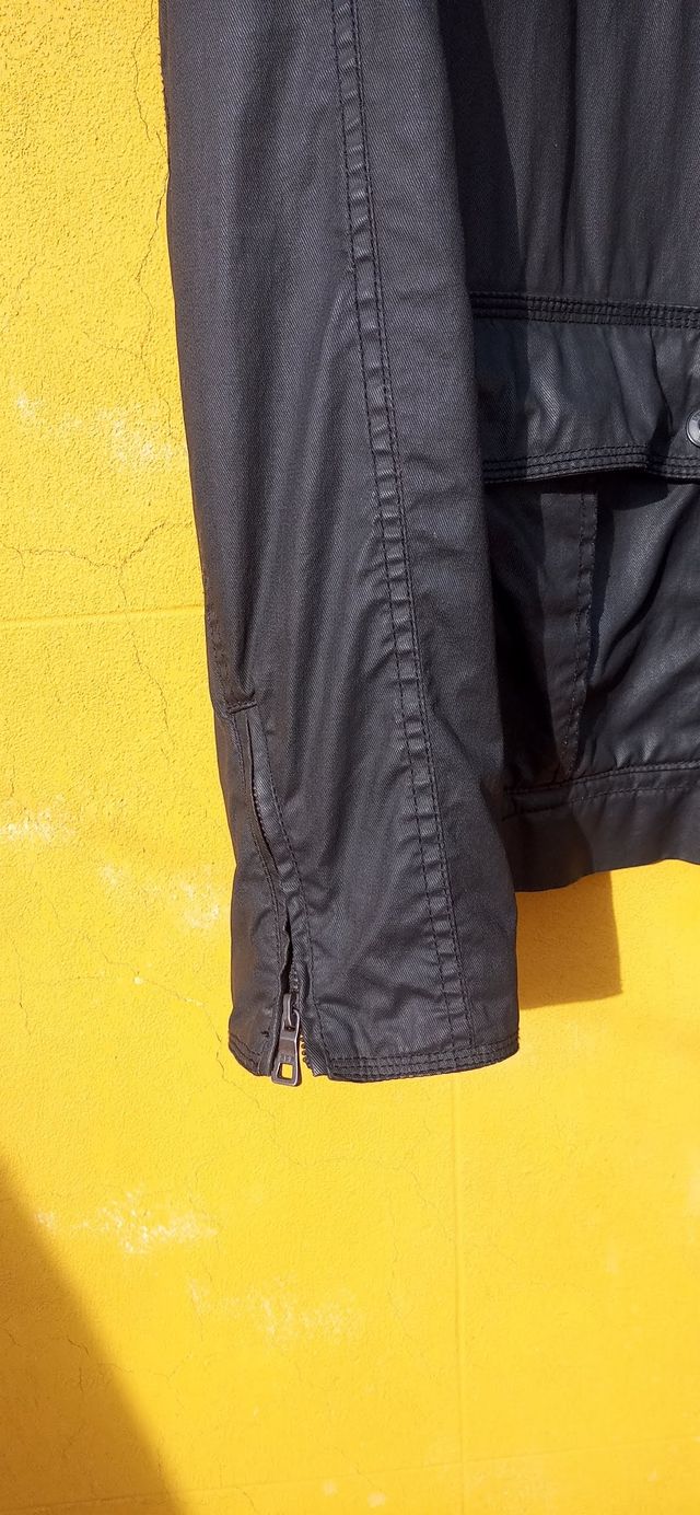 Chaqueta de hombre negra.