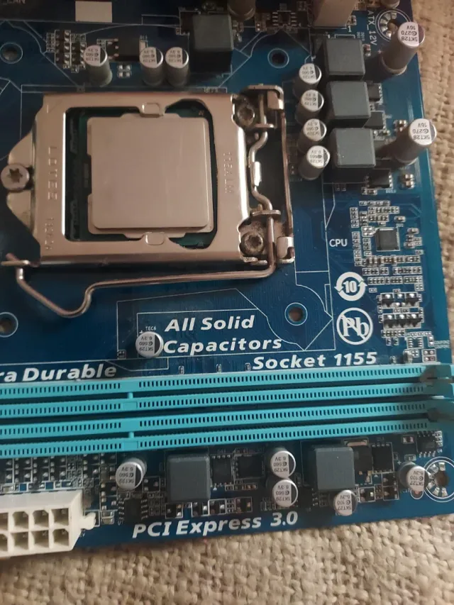 Placa Base Gigabyte GA-H61M-DS2 Socket 1155