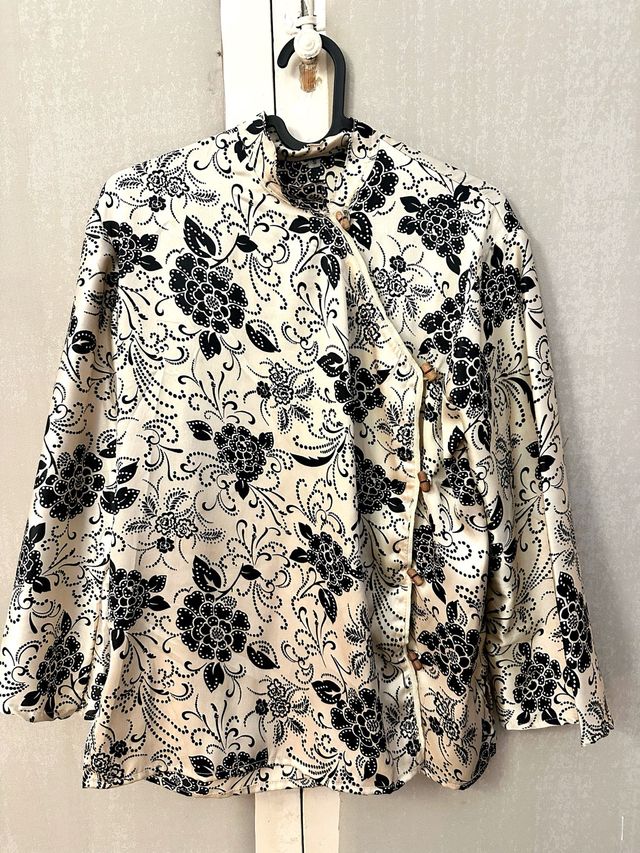 Camisa seda kimono botones madera beige/negro S/M