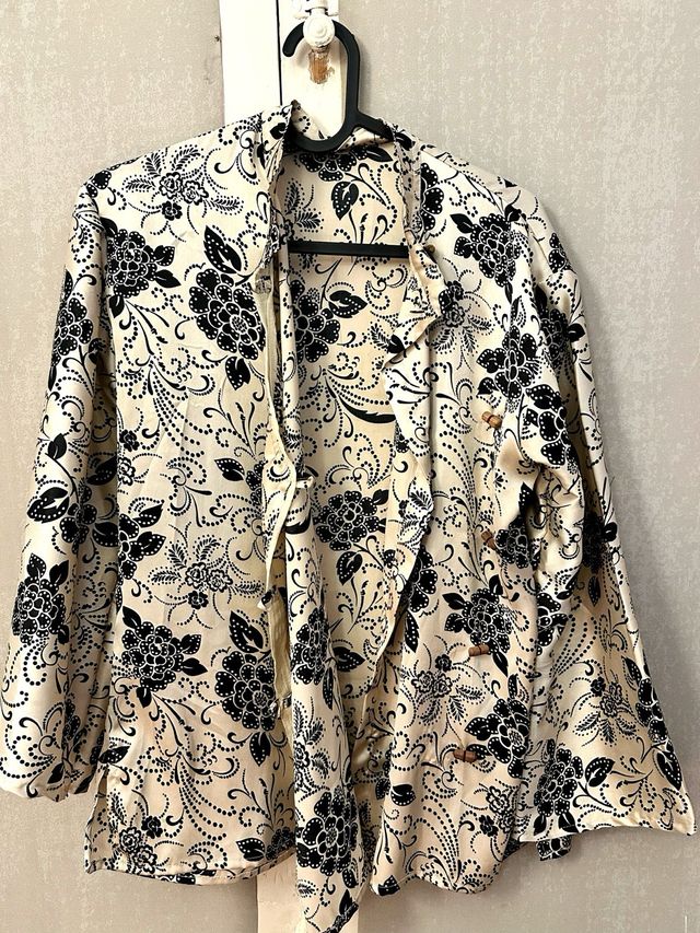 Camisa seda kimono botones madera beige/negro S/M