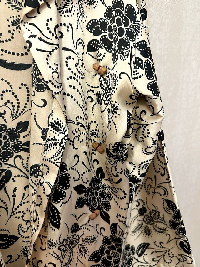 Camisa seda kimono botones madera beige/negro S/M