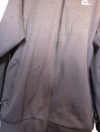 Chaqueta Nike cremallera gris y negra con capucha