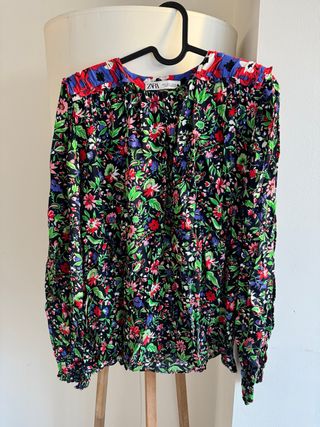 Blusa Zara floral Talla S
