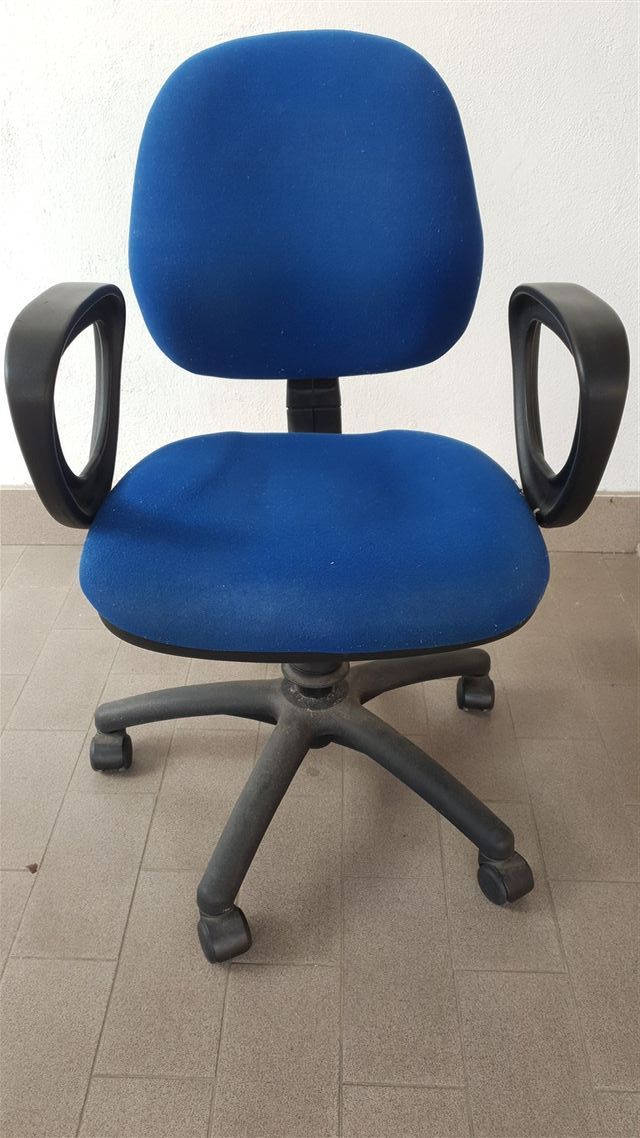 Poltroncina da ufficio blu e nera