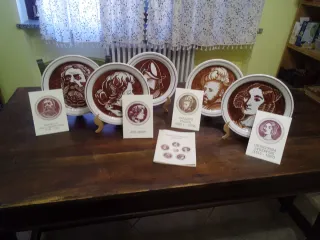 Serie piatti decorativi ceramica ritratti