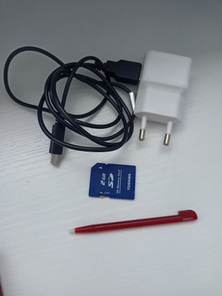 Nintendo 3DS Roja + Cargador y Lápiz