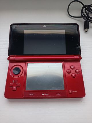 Nintendo 3DS Roja + Cargador y Lápiz