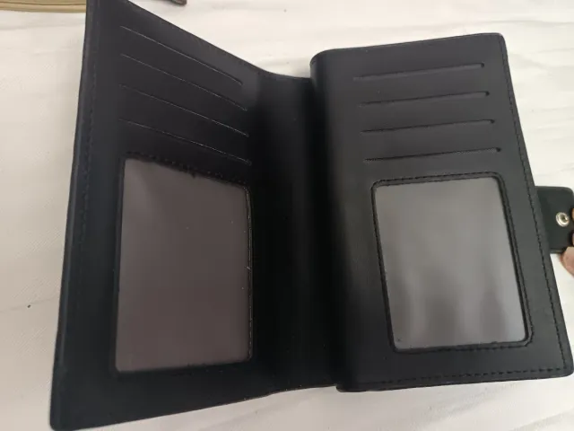 Monedero negro con encaje