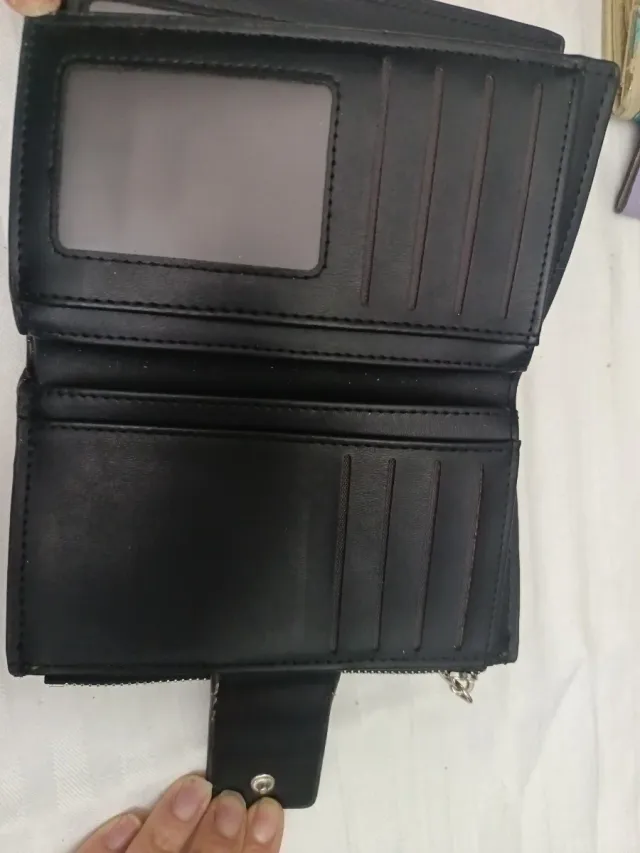 Monedero negro con encaje