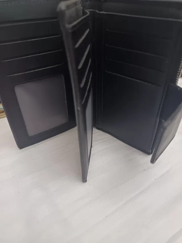 Monedero negro con encaje