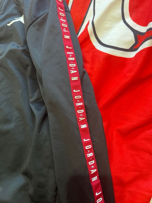 Chaqueta Jordan Negra con Logo Blanco