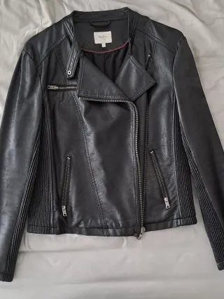 Cazadora efecto piel Pepe Jeans negra