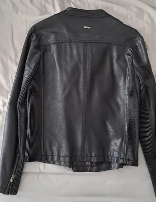 Cazadora efecto piel Pepe Jeans negra