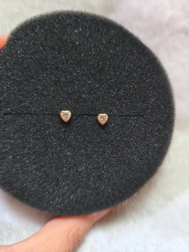 Pendientes bebé oro 18k corazón circonita