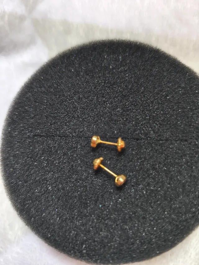 Pendientes bebé oro 18k corazón circonita