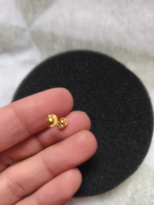Pendientes bebé oro 18k corazón circonita