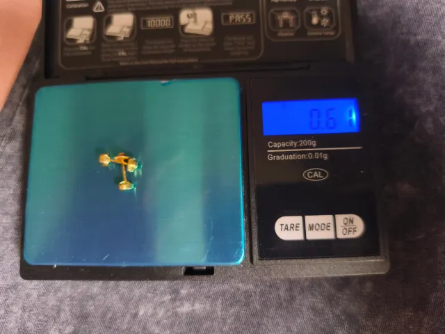 Pendientes bebé oro 18k corazón circonita