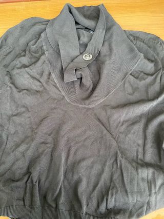 Jersey Negro Cuello Bufanda