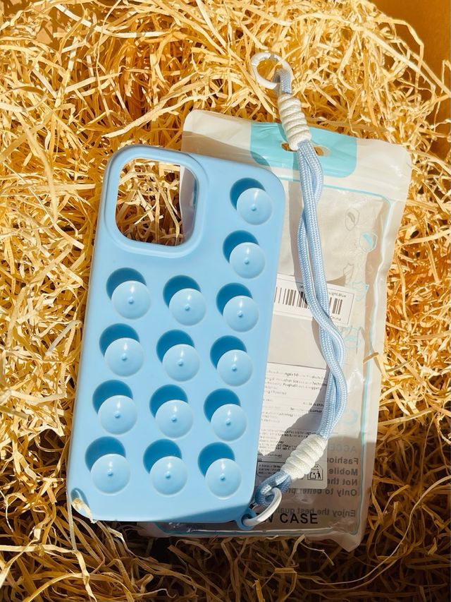 Funda móvil azul con ventosas y cordón