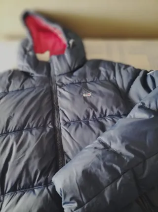 Plumas Tommy Hilfiger Azul con Forro Rojo