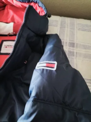 Plumas Tommy Hilfiger Azul con Forro Rojo