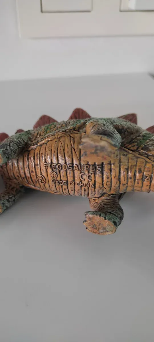 2 Figuras de Stegosaurus 1