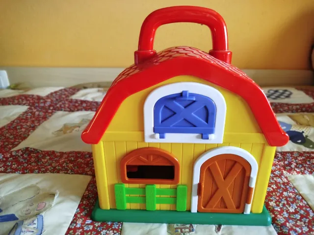 Granja de juguete con animales