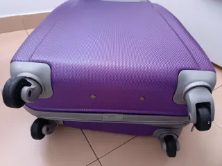 Maleta de viaje John Travel Morada