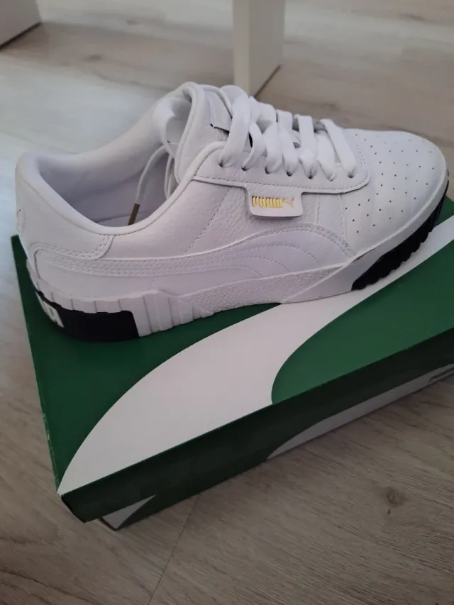Zapatillas Puma Talla 39 Blancas y Doradas