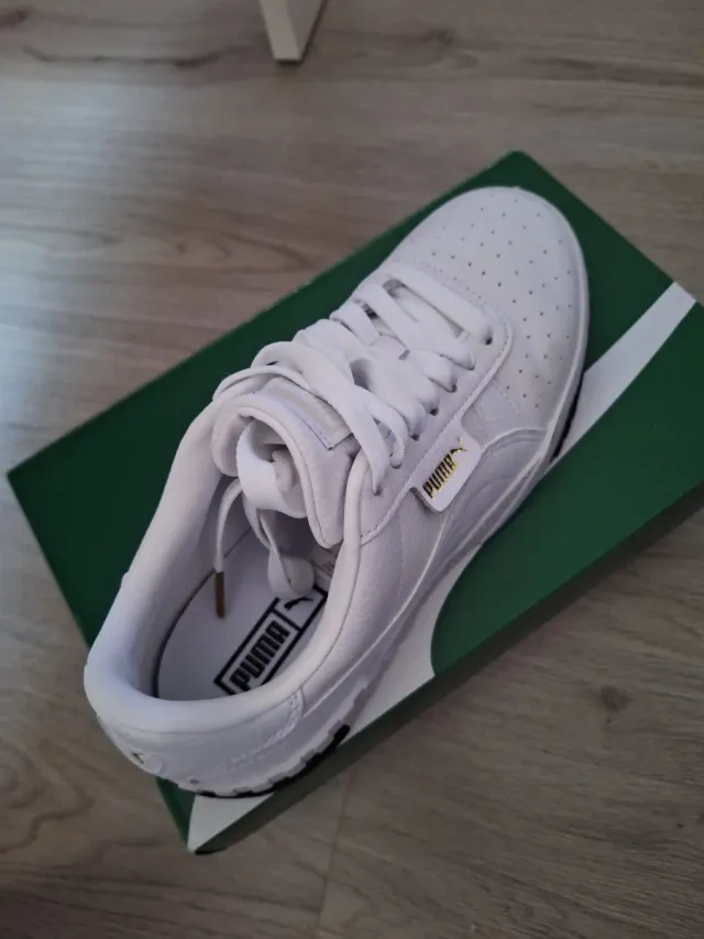 Zapatillas Puma Talla 39 Blancas y Doradas