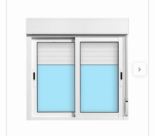 Ventana corredera aluminio blanca con persiana