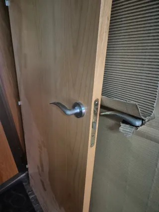 Puertas madera maciza