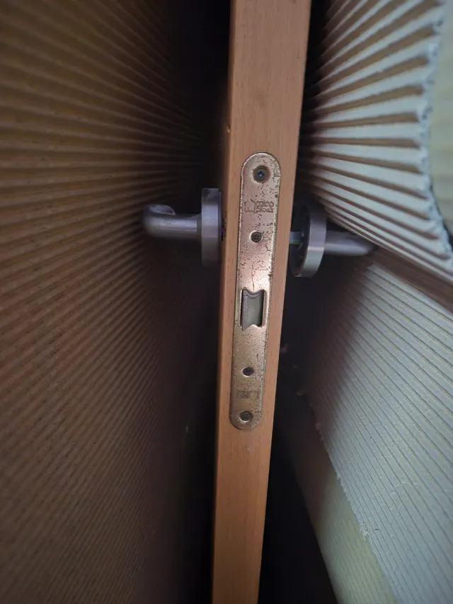 Puertas madera maciza