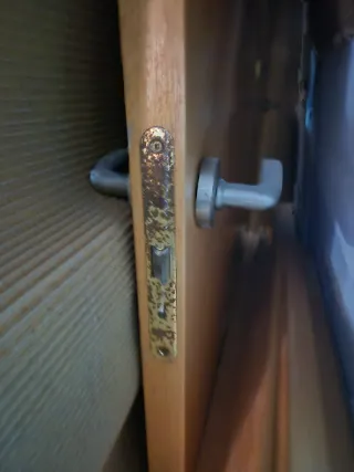 Puertas madera maciza