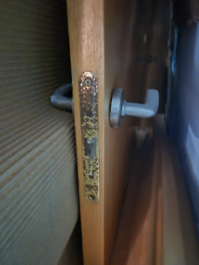 Puertas madera maciza