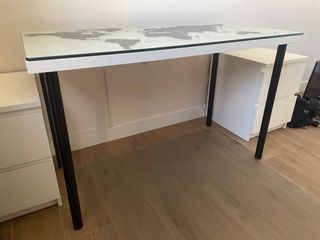 Mesa Ikea Linnmon con cristal a medida