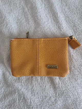 Monedero amarillo