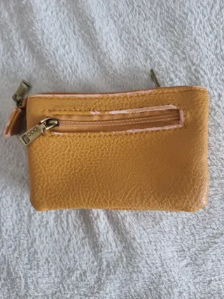 Monedero amarillo