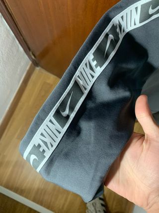 Sudadera Nike Gris con Logo