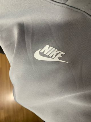 Sudadera Nike Gris con Logo