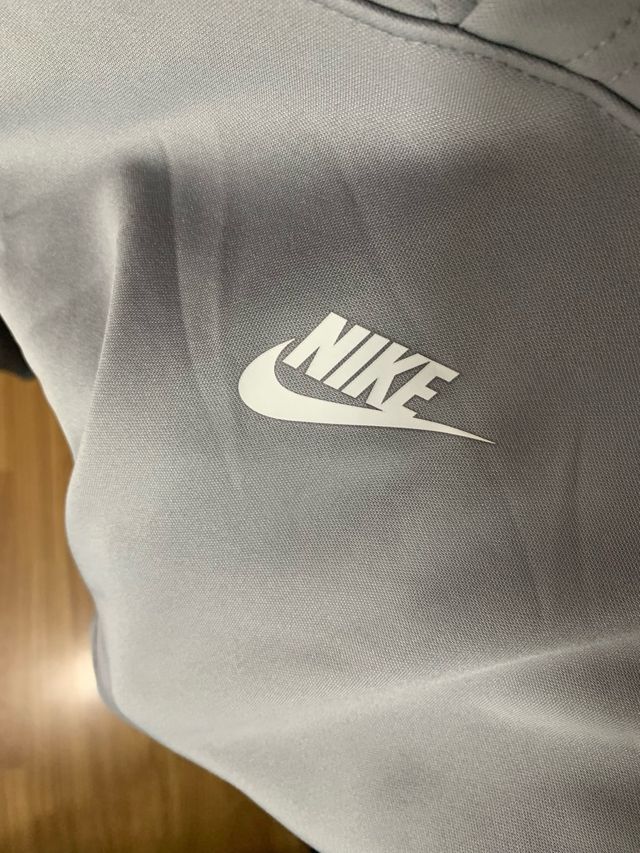 Sudadera Nike Gris con Logo